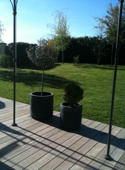 terrasse en bois, pergola, vue sur le jardin