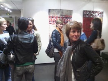 Il y a foule au vernissage de l'artiste peinte Sophie Costa à lyon