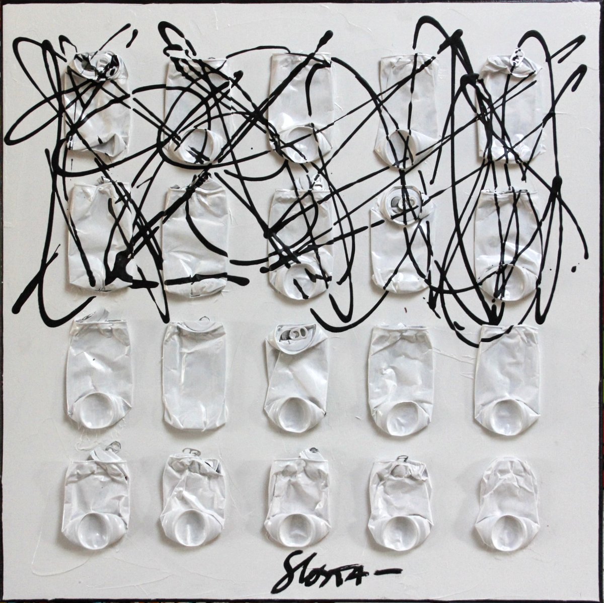 collage, canettes écrasées, upcycling Tableau Contemporain, White Coke. Sophie Costa, artiste peintre.